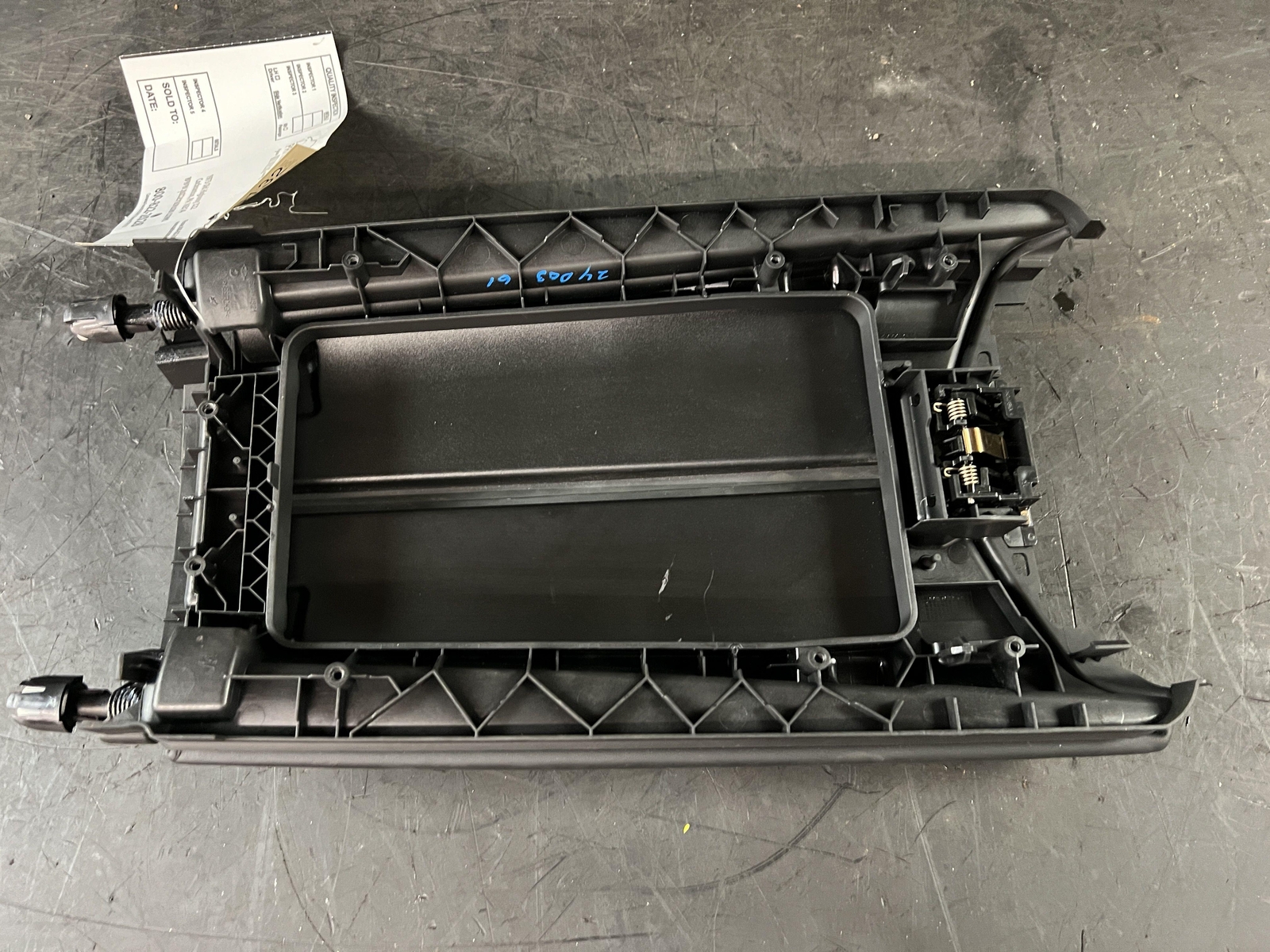 14-23 MASERATI QUATTROPORT CENTER CONSOLE ARM REST BLACK LEATHER 1NE
