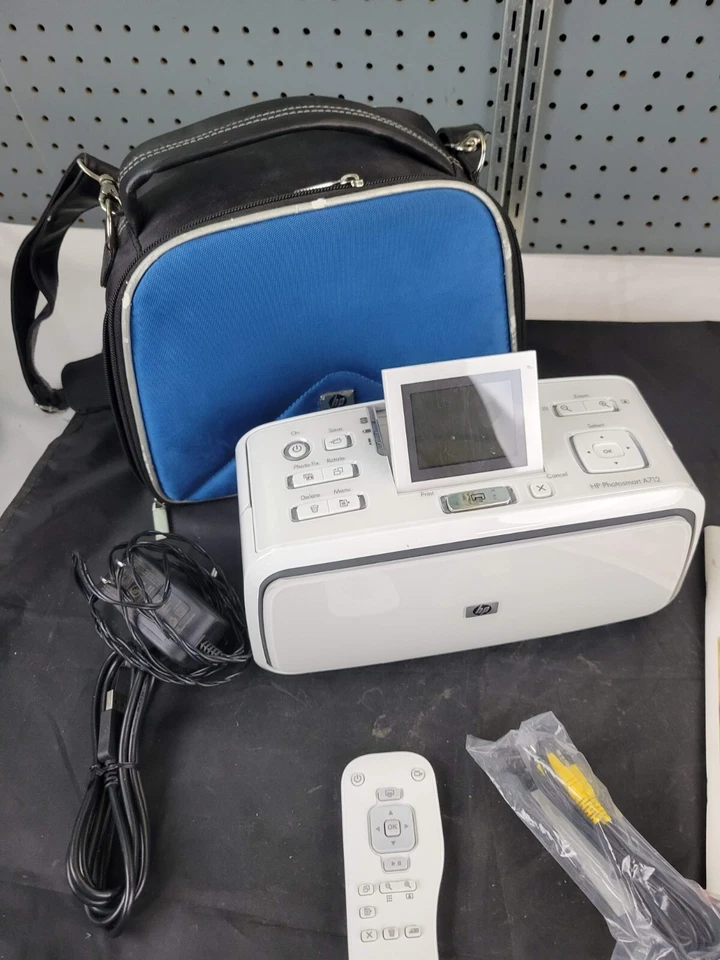 Hewlett Packard A710 Portable Printer Complete with Remote & Carry Case - Image 2 of 4