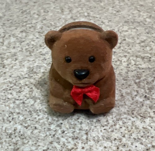 Avon Kids Vinatge Gold Tone Ring Size 5 Adjustable Teddy Bear Case - Picture 4 of 4