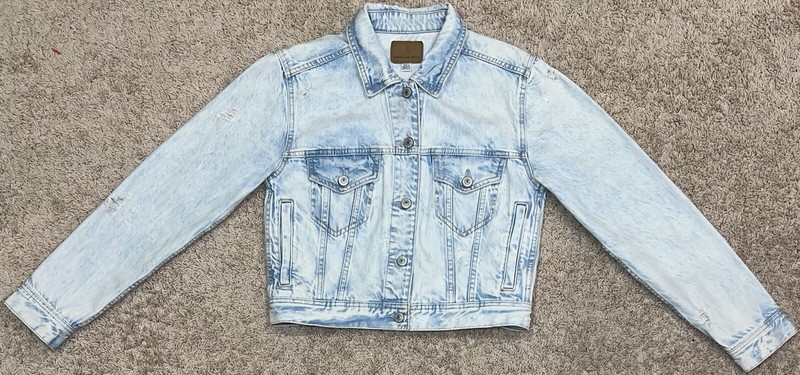 American Eagle Blue Jean Denim Jacket Distressed Light Wash Women's Medium AE