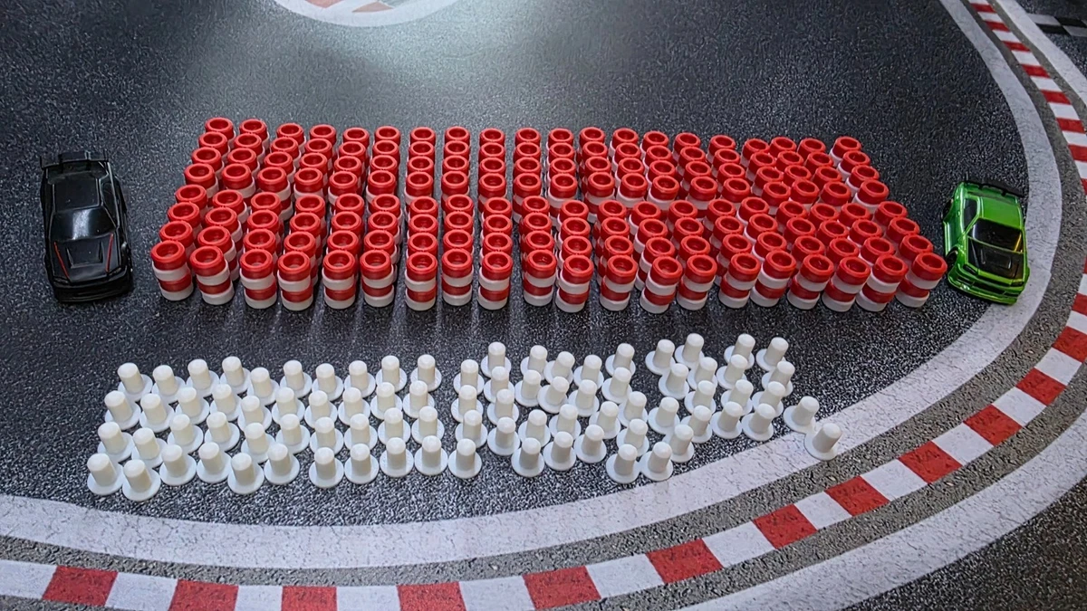 Reifenstapel Rot Weiß  1:76 40er Set + Verbinder für Turbo Racing