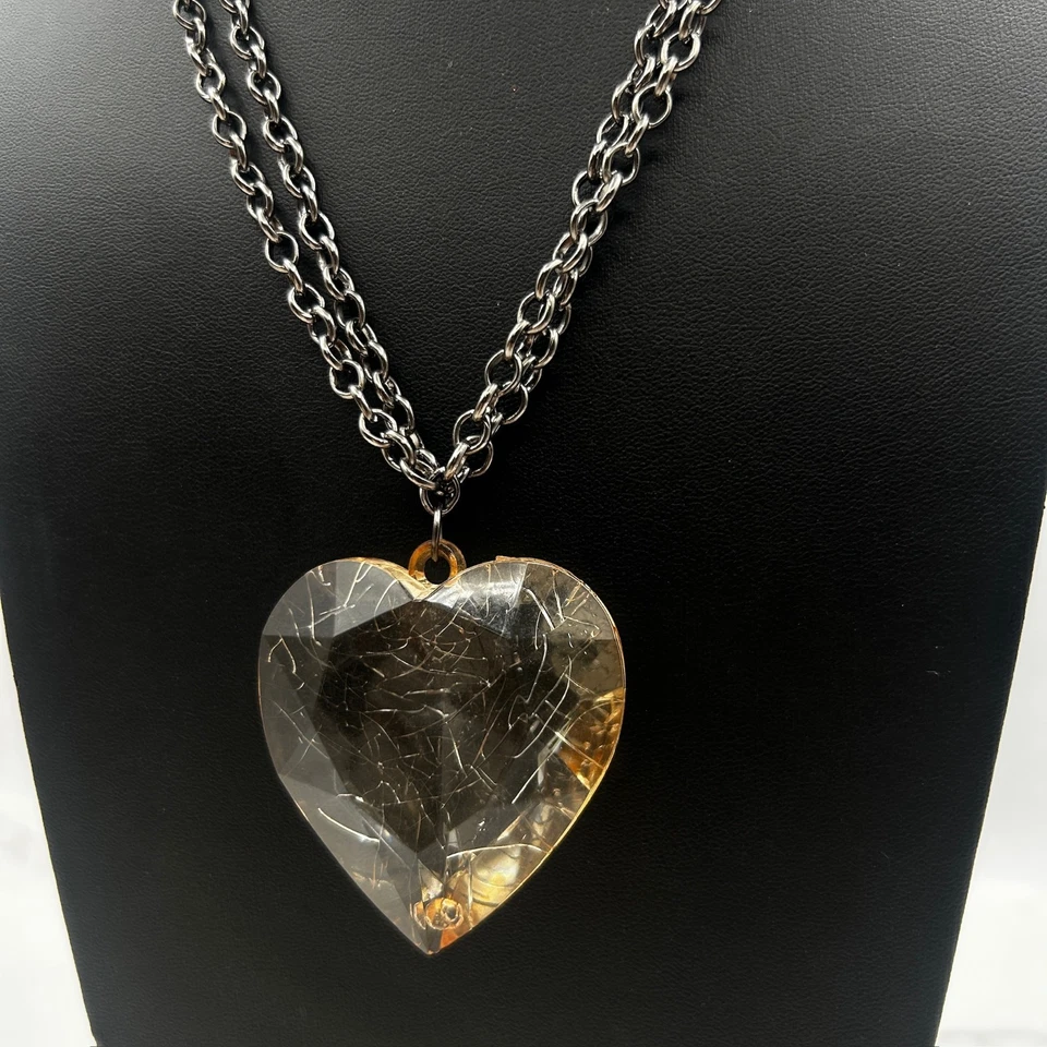 Collar de cadena de plata grueso grande colgante de corazón de vidrio agrietado Y2K declaración Foto 4 de 4