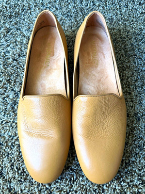 Vionic Leather Loafer Flats Tan Solid Round Toe Slip-On Comfort Women s US 8