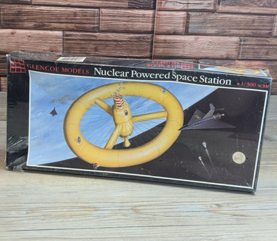 Nuclear Powered Space Station Glencoe Models 1/300 Scale Model Kit 1993 Sealed
