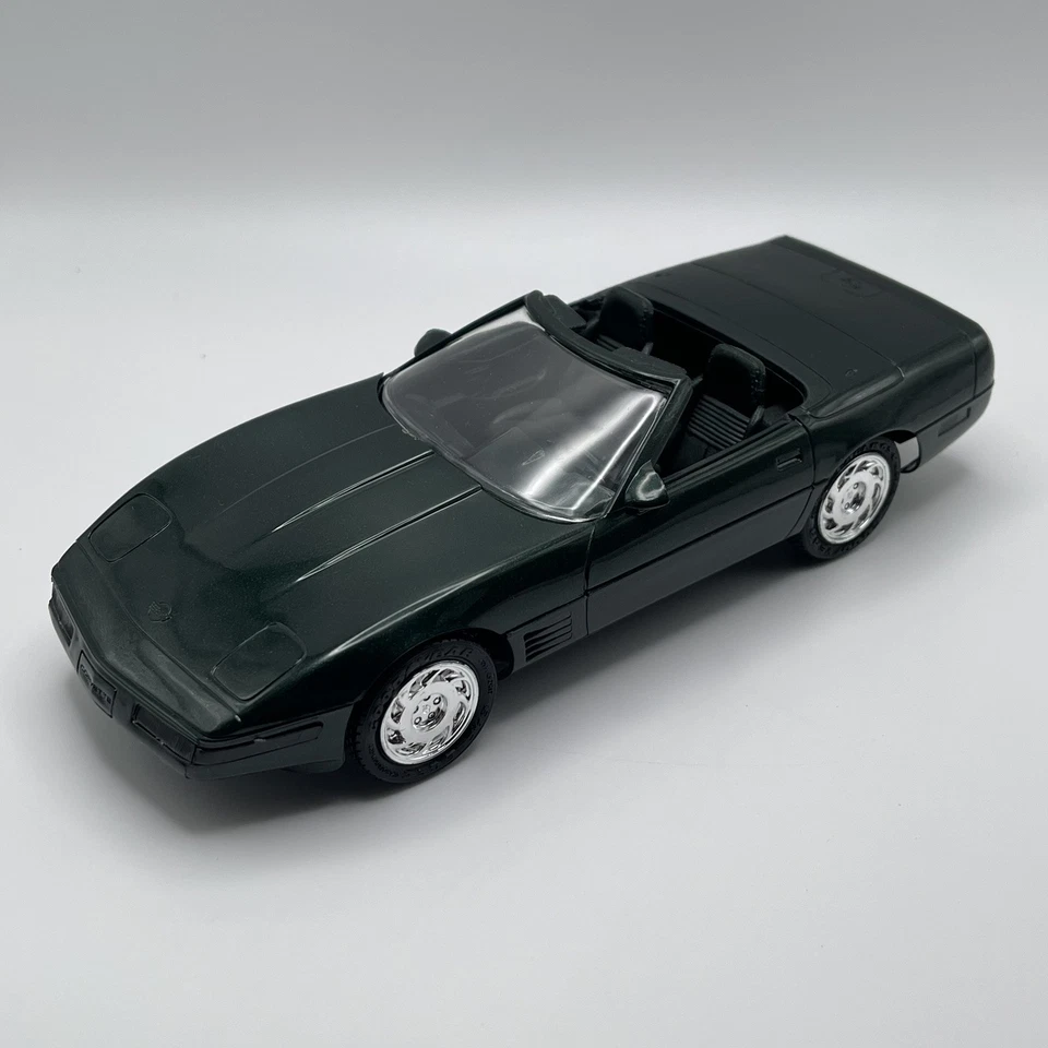AMT ERTL 1994 Chevrolet Corvette Convertible #6262 Polo Green Metallic 1:25 NEW - Image 3 of 4