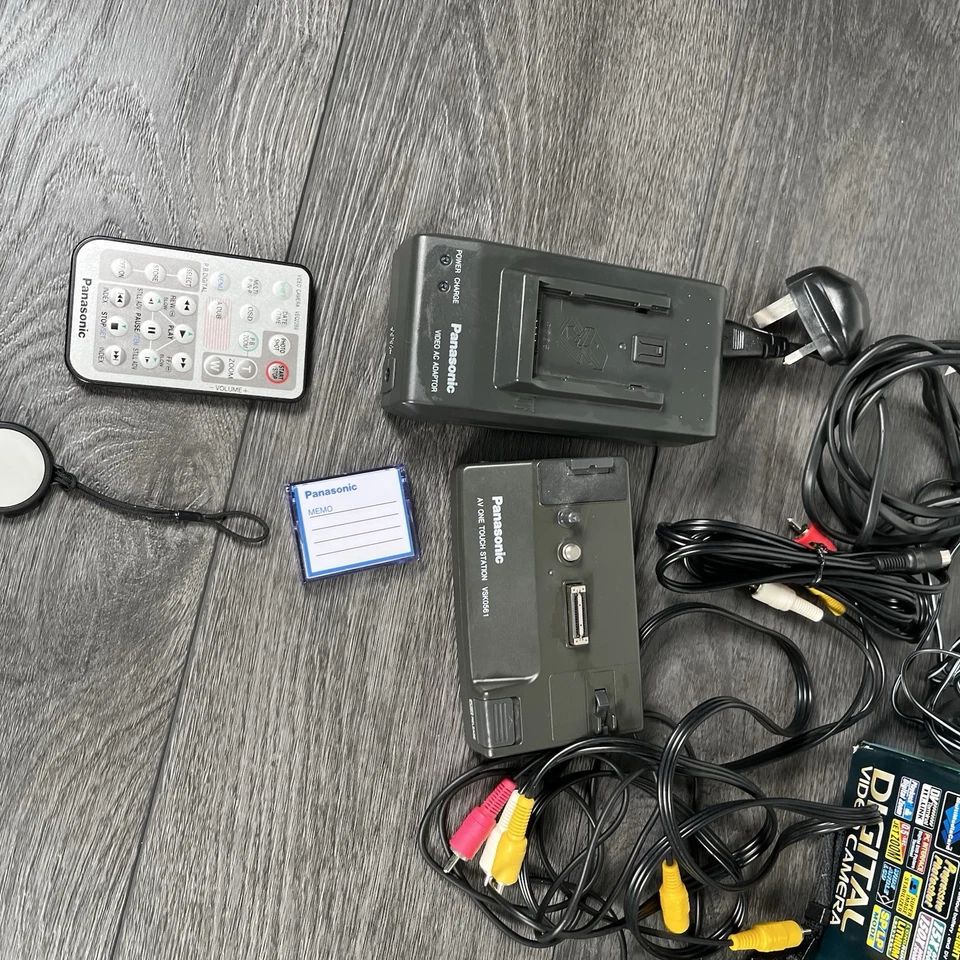 Panasonic NV-DS55 Digital Video Camera Camcorder Mini DV Boxed Retro Silver - Image 2 of 4