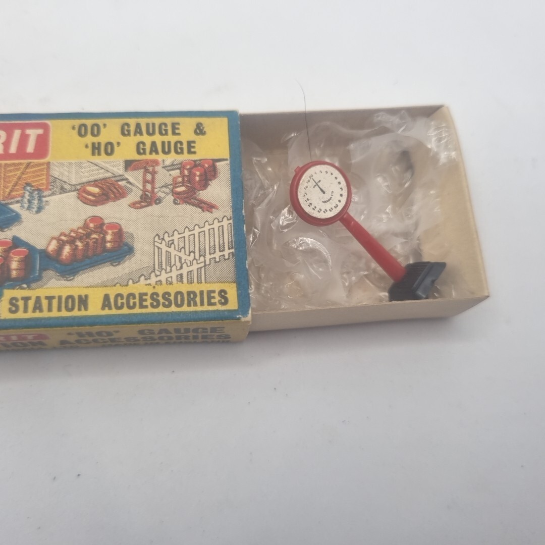 6X VINTAGE MERIT OO GAUGE STATION ACCESSORIES FIGURES & TRACKSIDE ITEMS