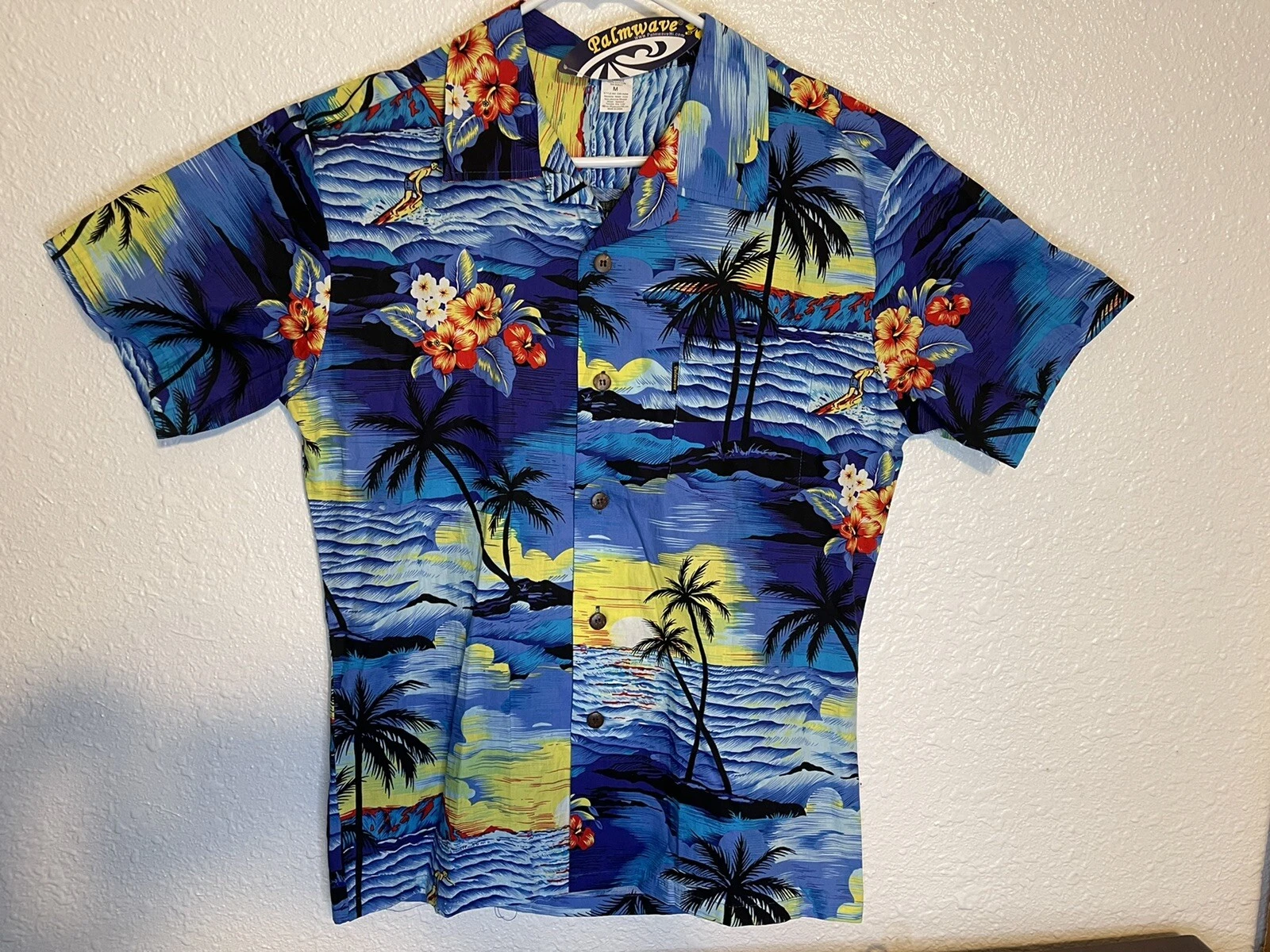 Palmwave Hawaiian shirt size med nwt.