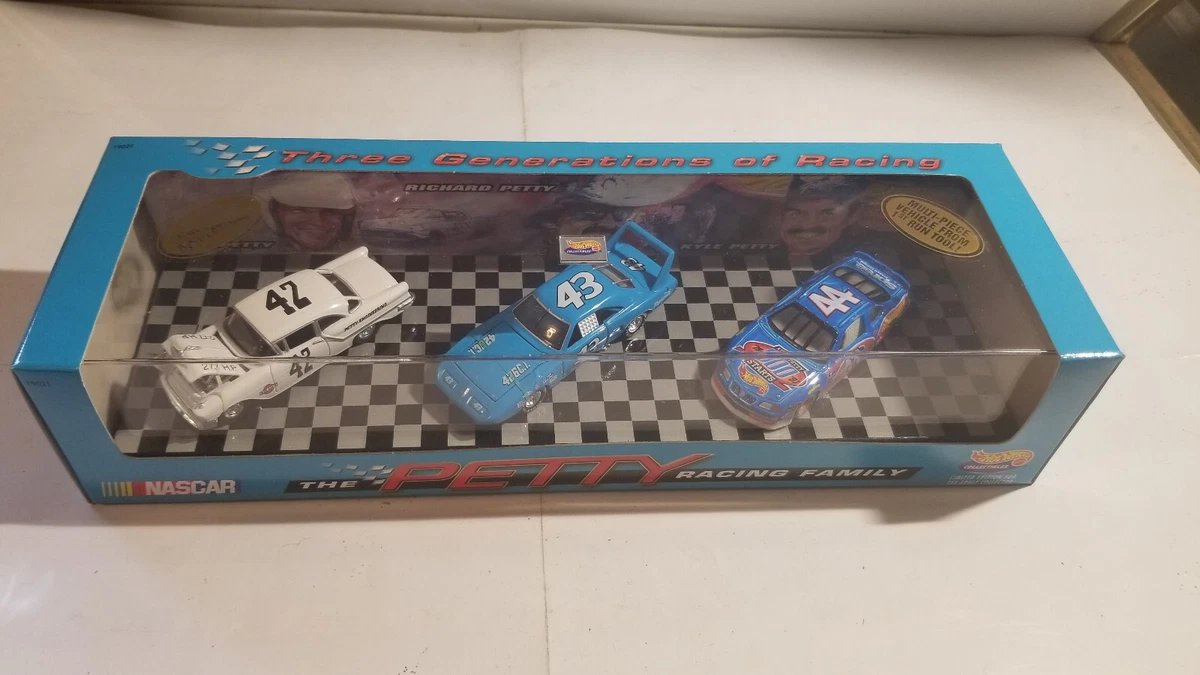 Hot Wheels Collectibles 19021 The Petty Racing Family Three 