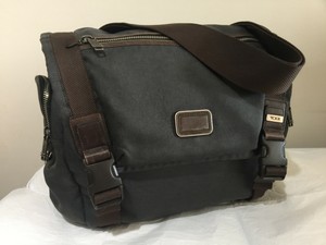 tumi leather messenger bolsa