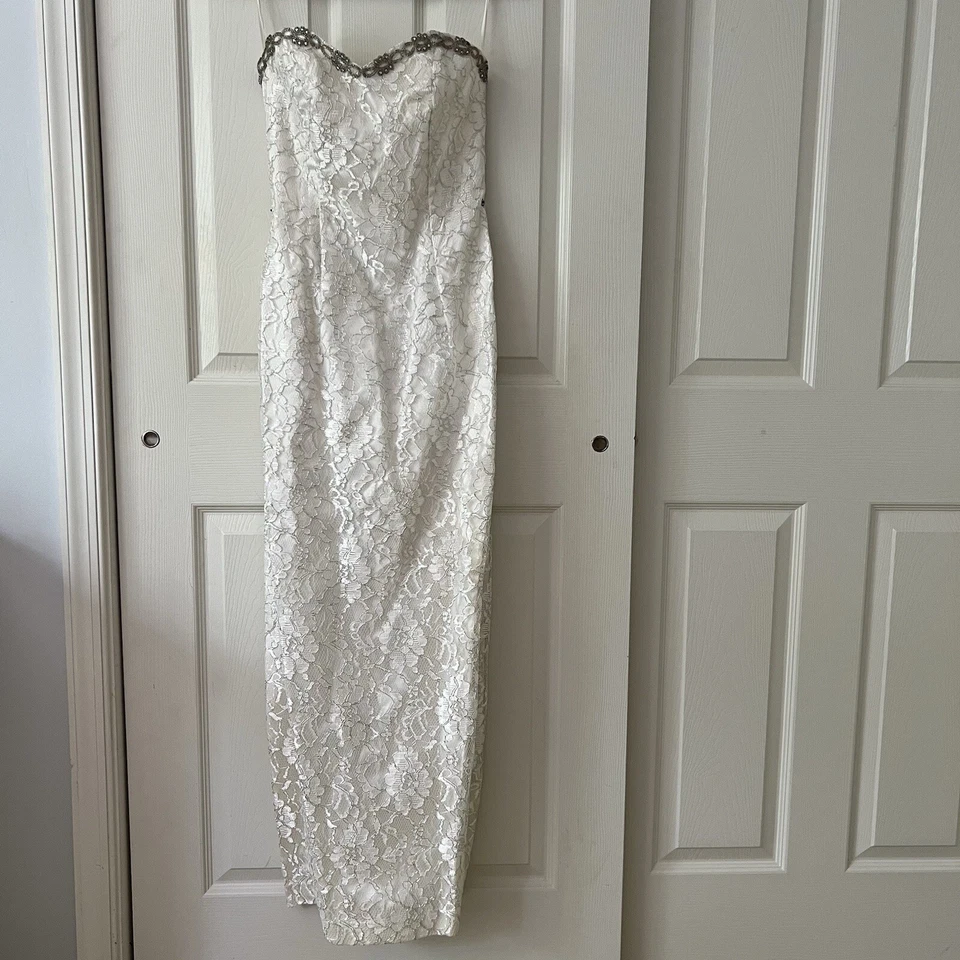 Maxi vestido de novia LORALIE para mujer sin cordones adornado con joyas de encaje metálico vintage Foto 4 de 4