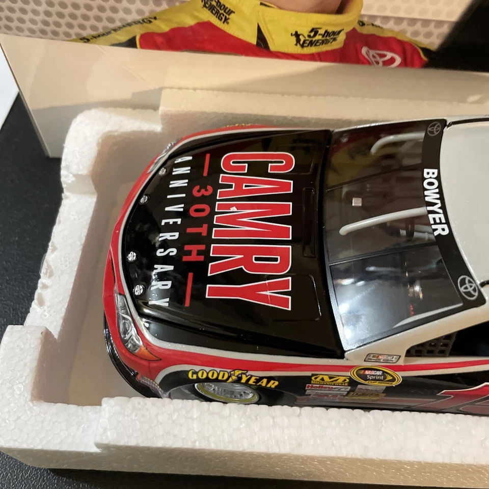 Nascar Diecast 1/24 2013 # 15 Clint Bowyer Camery 30 aniversario Foto 2 de 4