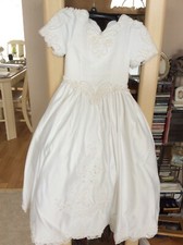 Communion/Flowergirl Dress Girls Size 6 Dress Cape Veil and lace gloves Complete