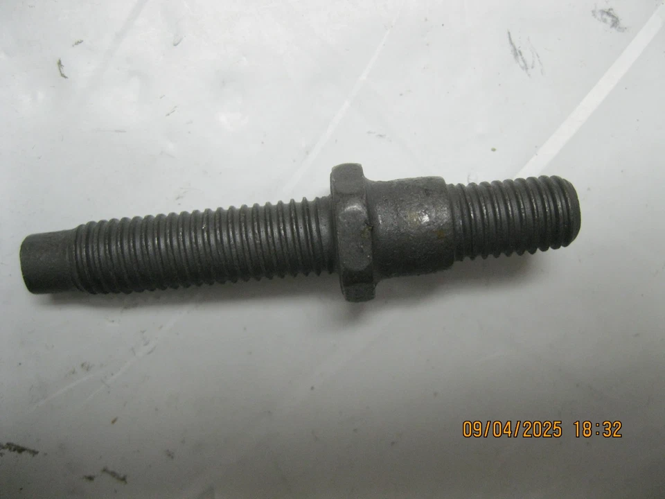 Genuine Ford OEM W709717-S900 Catalytic Converter Stud Foto 2 de 4