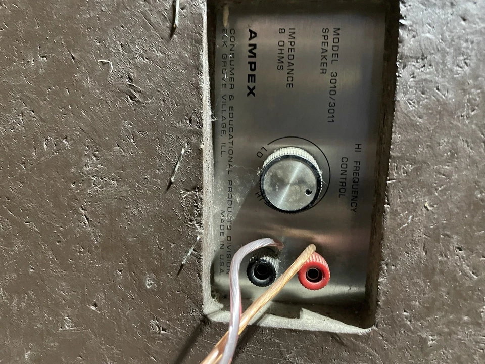 Par de altavoces Ampex 3010/3011 de colección probados buenos. Necesito un poco de TLC Foto 3 de 4