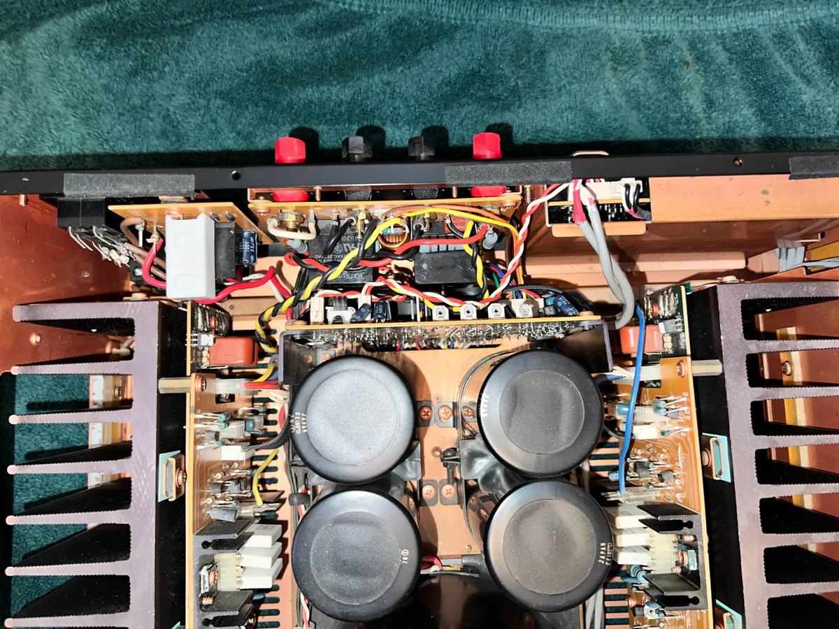 Marantz PM-94 LIMITED Integrated Amplifier | 220 W | 2 Channels