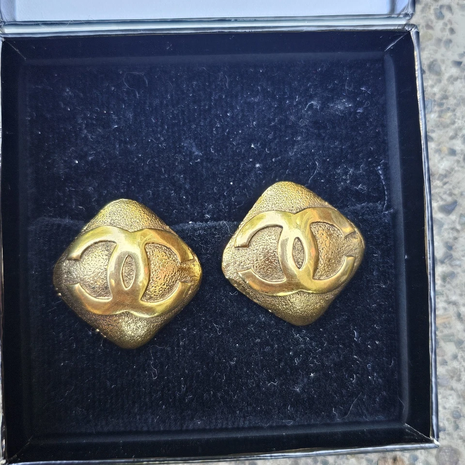 Vintage COCO CHANEL Clip On Earrings CC Logo Gold Tone Square 2 BEAUTIFUL - Image 4 of 4