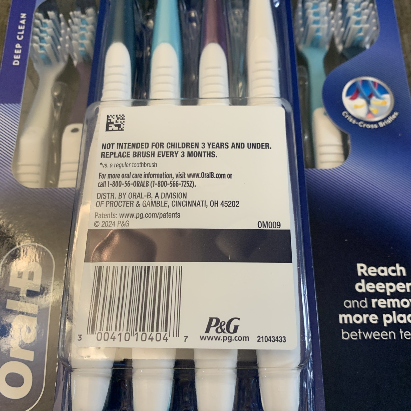 3x Oral-B CrossAction Pro-Clean Manual Toothbrush Deep Clean -  12 Brushes Total