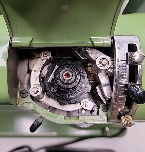 Vintage Elna Supermatic Sewing Machine with Metal Case - 722010 - Picture 6 of 23