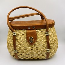 Vtg woven straw/rattan handbag with leather trim and wooden lid turn-lock clasp