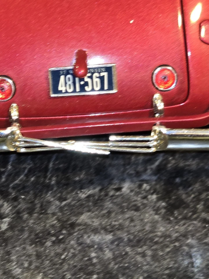 ERTL 1/18 Diecast 1937 Cord 812 Convertible 48 - Image 4 of 4