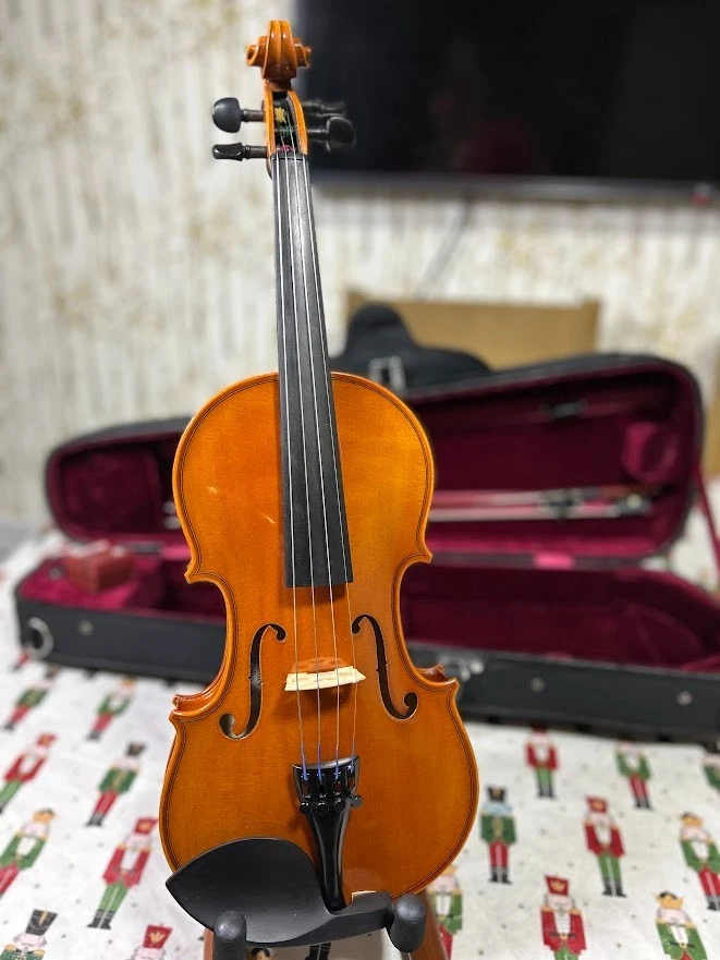 Westbury 3/4 Violin + Case, Bow & Rosin – For Beginners & Advancing Students - Image 2 of 4