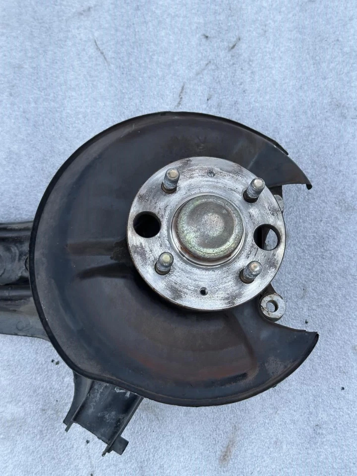 Acura Integra 1993 brazo de control inferior trasero derecho nudillo husillo buje sin ABS Foto 2 de 4