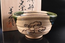 K8945: Japanese Oribe-ware Green glaze Bird TEA BOWL w/signed box