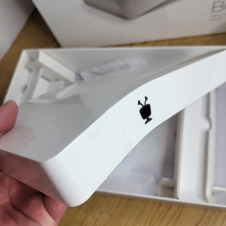 TiVo Bolt Vox DVR 500GB 4K UHD Media Streaming TCD849500V w/ Remote (No HDD) - Image 2 of 4