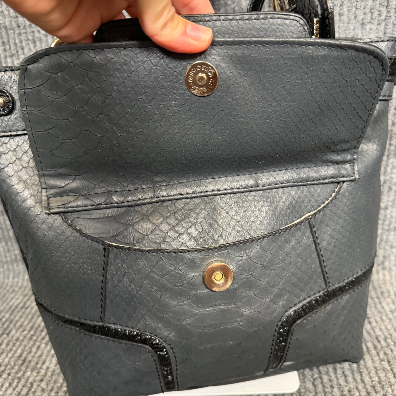 Y2K Guess Gray Croc Tote Bag Purse Big G Logo Charm M… - Gem
