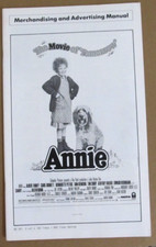ANNIE ORIGINAL PRESSBOOK 1981 NO CUT OUTS 8.5x14 ALBERT FINNEY CAROL BURNETT
