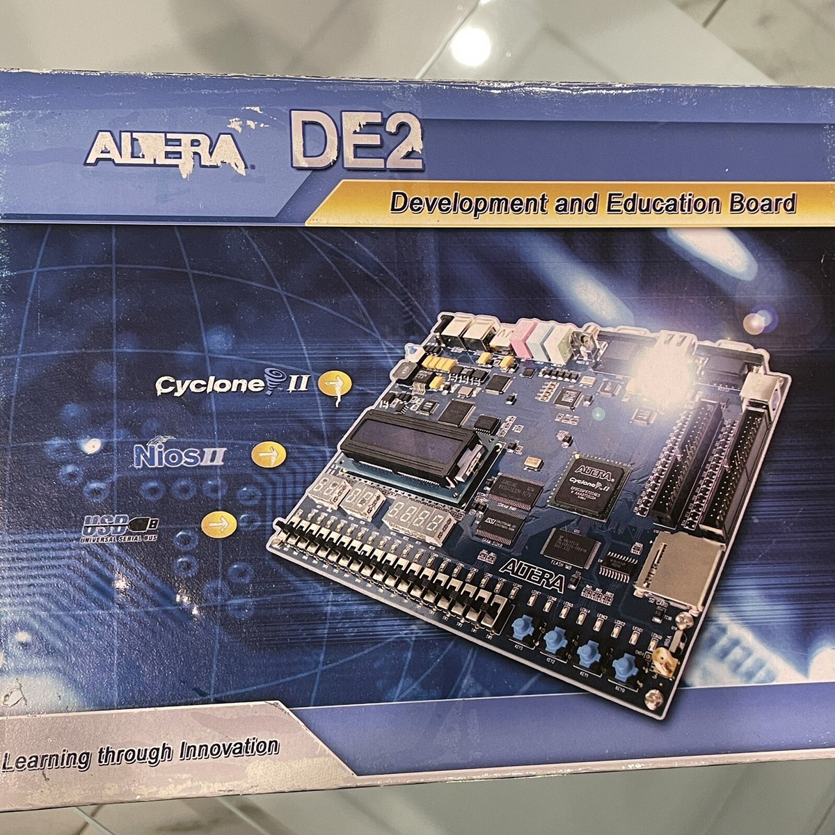 ALTERA DE2 Development and Education Board Cyclone II DK-DE2-2C35N