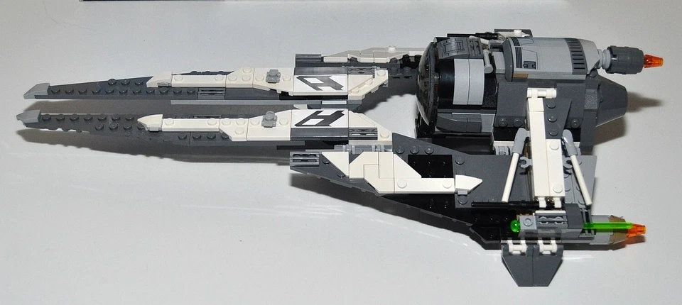 LEGO Star Wars 75242 Black Ace TIE Interceptor, foto 2 di 5