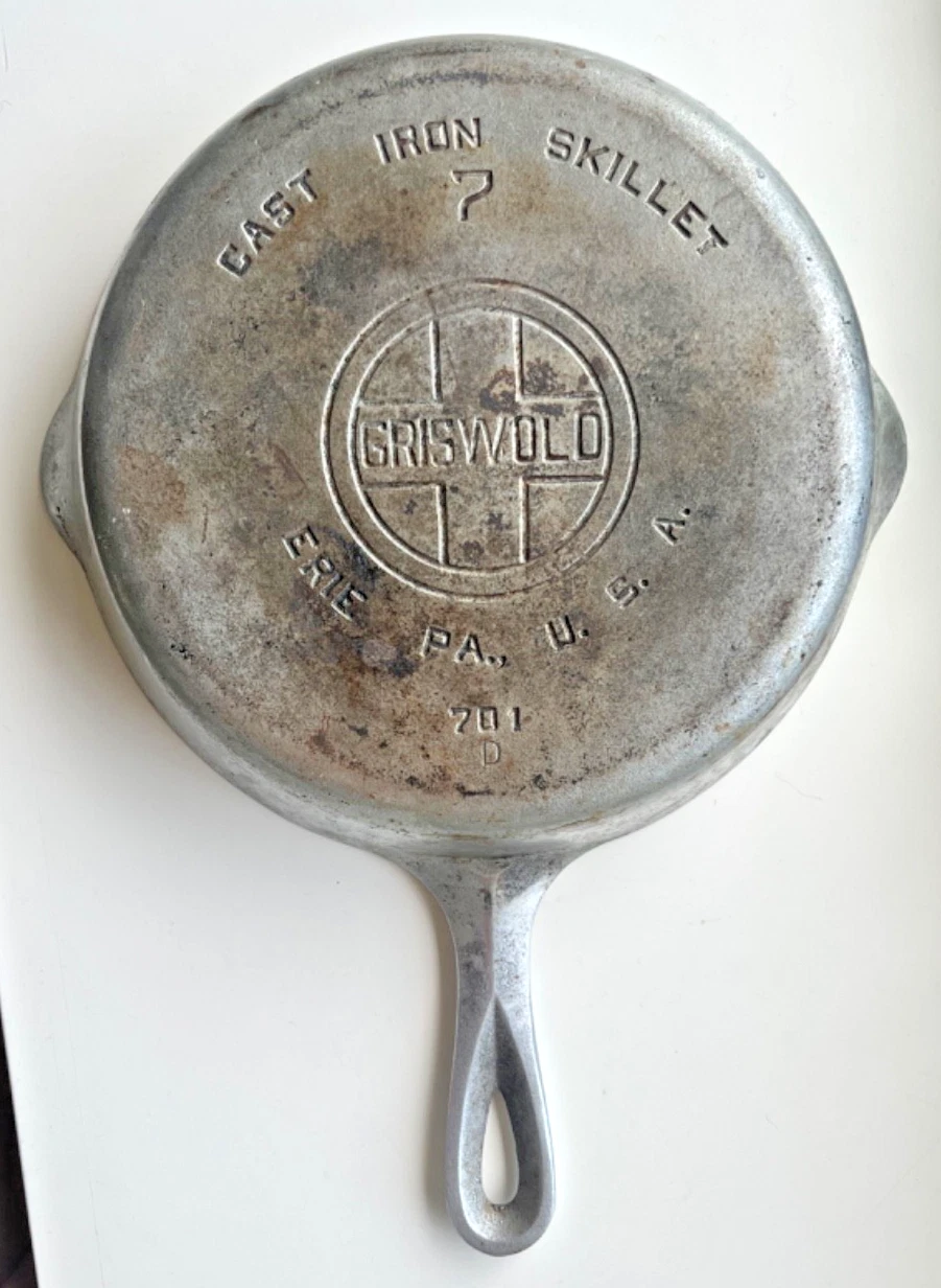 Griswold Large Block Logo 7 platted Skillet No 701D