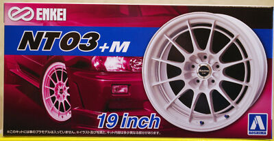 Aoshima 053928 Felgen Enkei NT 03 + M 19 Zoll inkl. Reifen 1:24 # 59