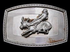 KE25112 VINTAGE 1970s RODEO COWBOY ON BUCKING BULL WESTERN STYLE BELT BUCKLE