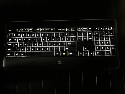 Logitech K800 Illuminated Wireless Black Keyboard Works NO DONGLE