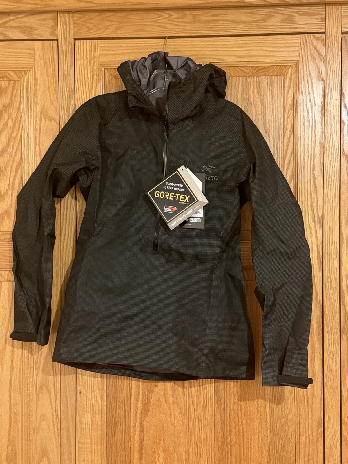 Arc’teryx  ALPHA LIGHTWEIGHT ANORAK WOMEN'S Small, Hadron Gore-Tex, Black