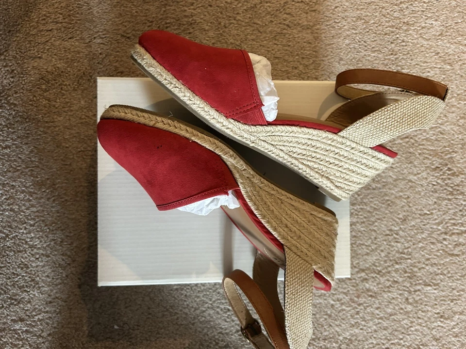 EUC Style & Co. Red Wedge Espadrille Sandal Shoe Sz. 8 WIDE - Image 4 of 4