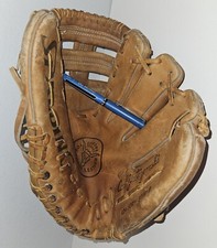 Carl Yastrzemski Spalding 42-9949 6311 Model Leather Baseball Glove- Red Sox