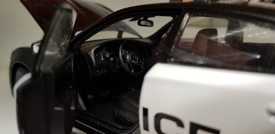 Dodge Charger Police Pursuit USA V8 2016 Welly G 1:24 Scale Diecast Model Car - Image 3 of 4