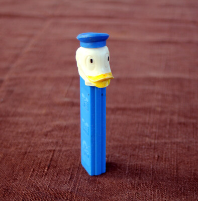 Vintage PEZ Donald Duck - Red Candy Button 60er Jahre Österreich °o° no Pat Number