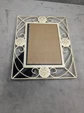 Fetco Picture Frame Holds 6 x 4.5 Photo Frame White Metal Hang or Table Top