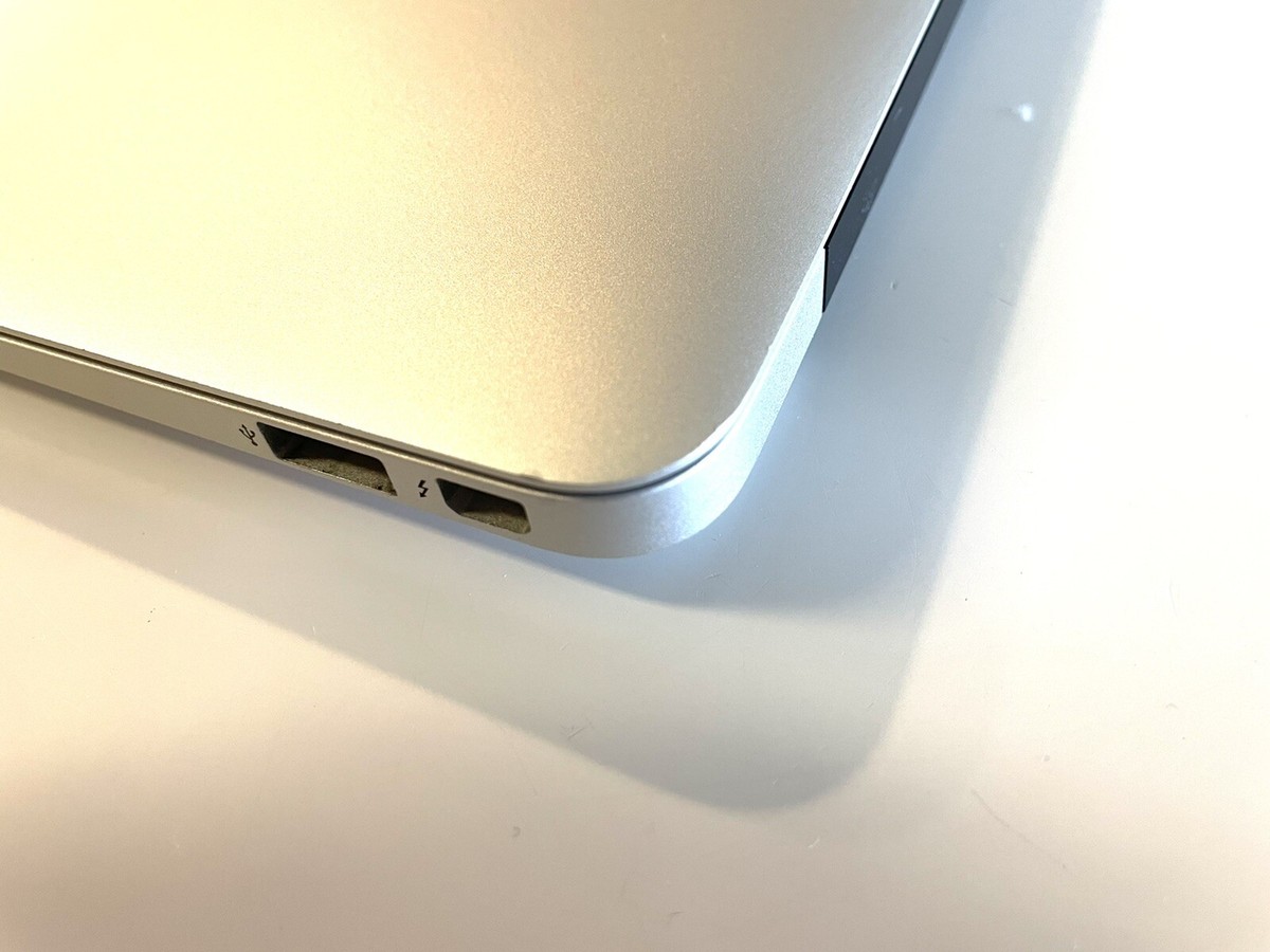 Apple MacBook Air 7,1 (A1465) 11.6