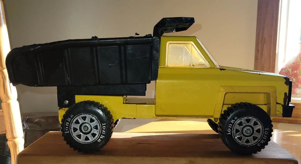 Camión de volteo Chevy Tonka 1983 de colección amarillo y negro acero prensado necesita trabajo Foto 2 de 4