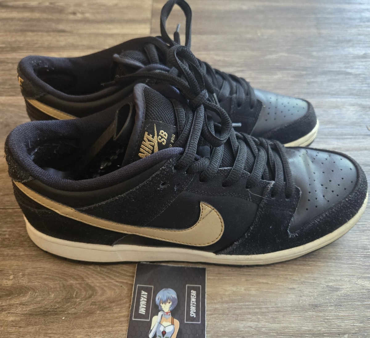 Nike SB Dunk Low Pro Black/Metallic Gold Takashi Size 9.5 Nike SB Dunk Low Pro Black/Metallic Gold Takashi Size 9.5