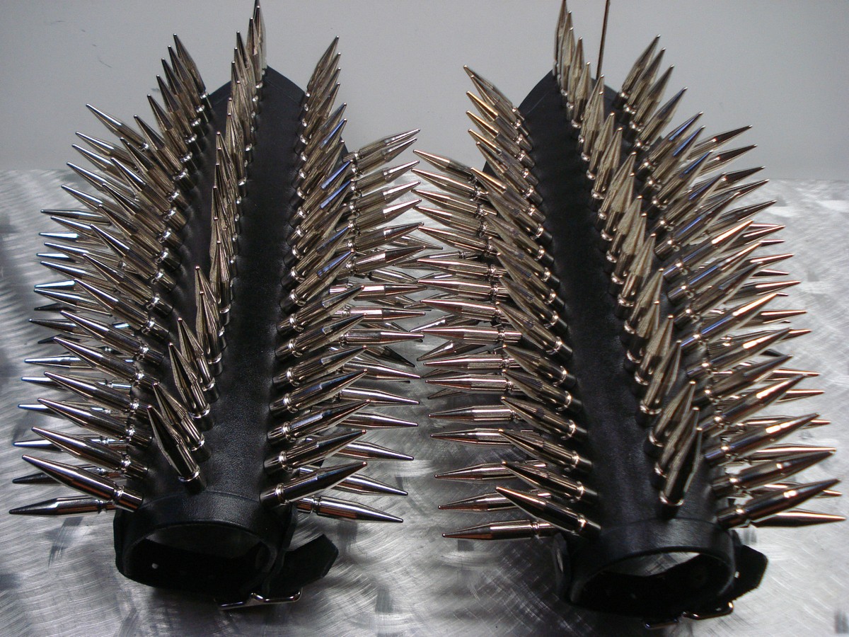 LEATHER LONG SPIKE BRTAL GAUNTLETS. BLACK METAL (MDLG0113