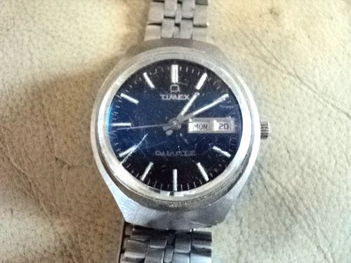 RARE VINTAGE Timex Q BLUE DIAL MEN'S QUARTZ WATCH Day/Date WORKING