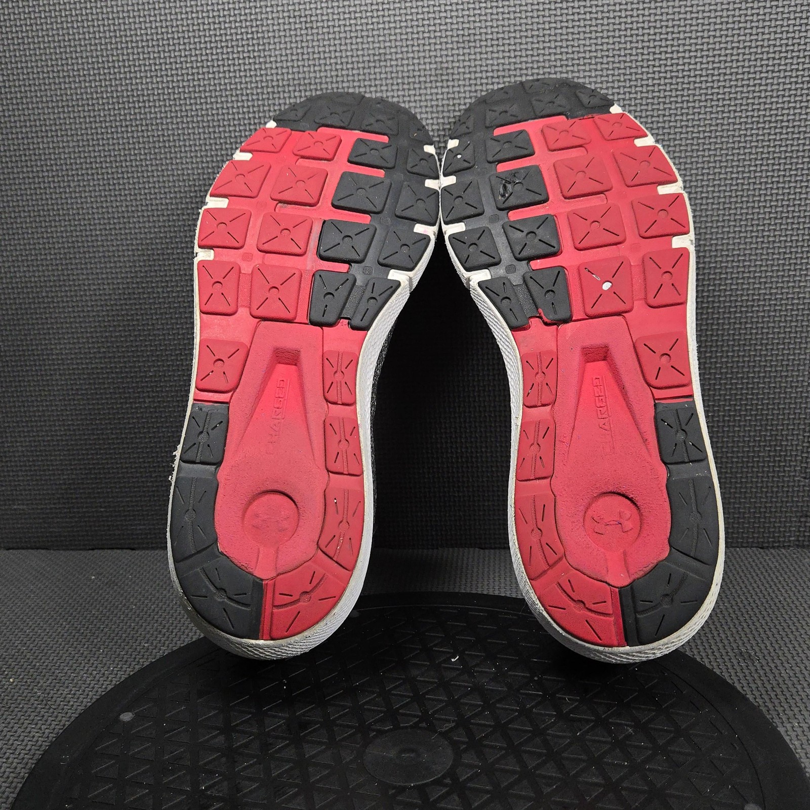 Under Armour Charged Rogue Shoes Mens Size 11.5 Black Red Sneakers 3021865-001 thumbnail 7