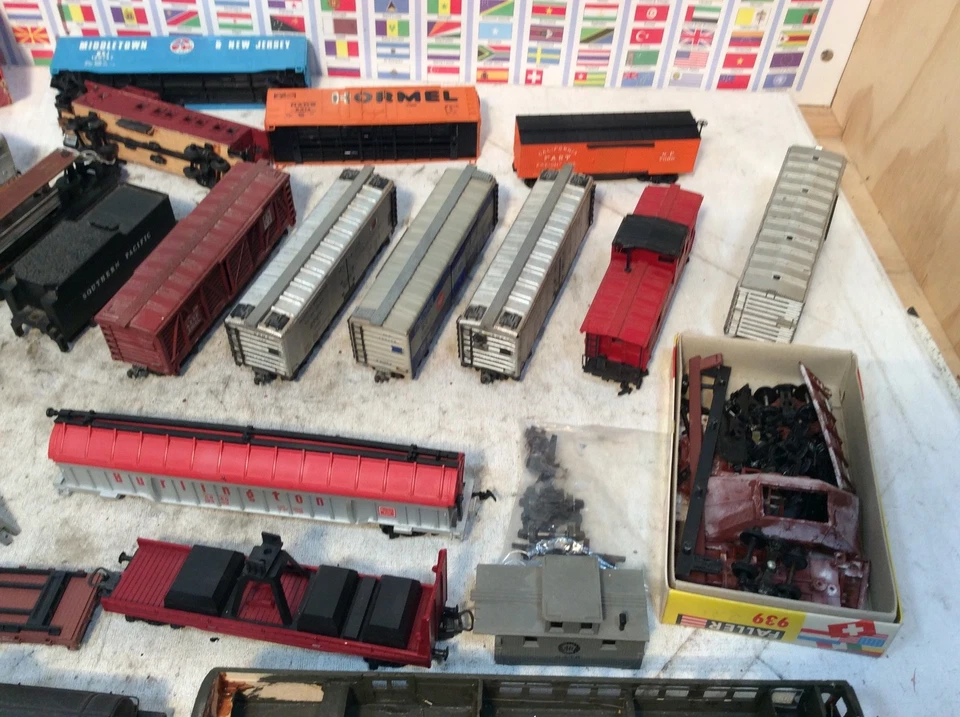 Bachman / Roco H0 Scale junk lot parts for fixing a repair - Image 3 of 4